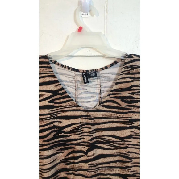 Animal Print Long Sleeve Peplum Top V Neck Blouse - Picture 4 of 15